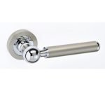 Πόμολα Πόρτας με Ροζέτα Νίκελ Ματ/Χρώμιο Best 02 – Κομψός Συνδυασμός Διχρωμίας για Μοντέρνο Στυλ