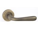 Πόμολα Πόρτας με Ροζέτα Αντικέ Best 05