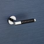 Ιταλικό Πόμολο Cavity με ροζέτα σε Χρώμιο/Ματ Μαυρο(RAL) 028 - Image 4