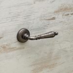 Ιταλικό Πόμολο με ροζέτα Florenzia σε Νίκελ Αντικέ 085 - Image 2