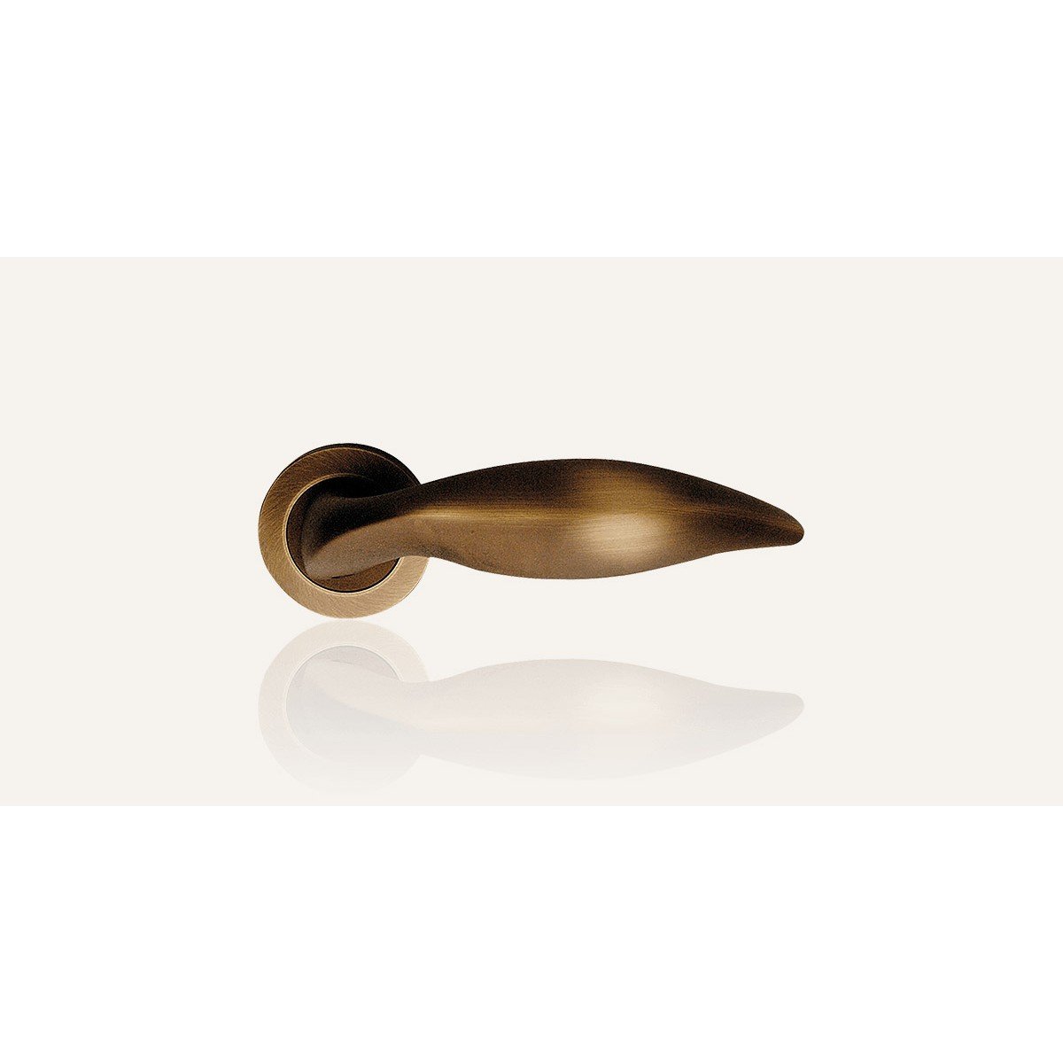 still-delfino-bm-door-handle Ιταλικό Πόμολο με ροζέτα Delfino σε Μπρονζέ 119 - Image 1