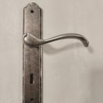 Ιταλικό Πόμολο Πόρτας Ζεύγος σε Χρώμα Κασσίτερο με Πλάκα