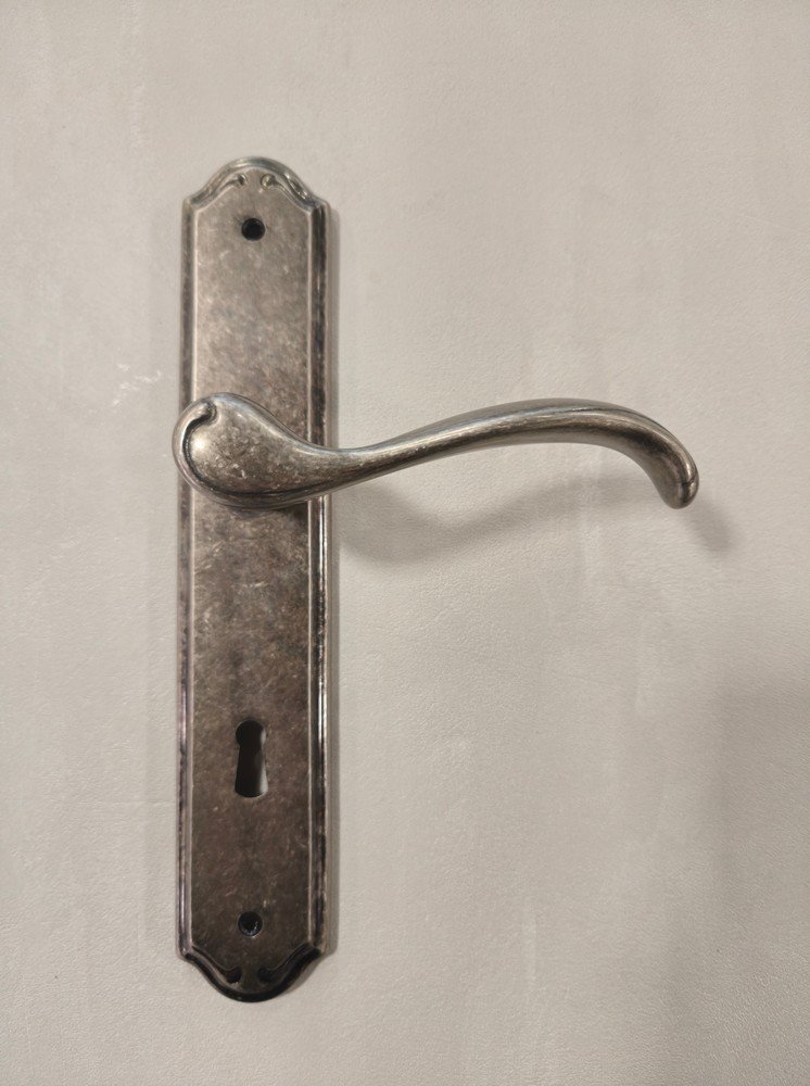 oplus_11665440 Ιταλικό Πόμολο Πόρτας Ζεύγος σε Χρώμα Κασσίτερο με Πλάκα - Image 1