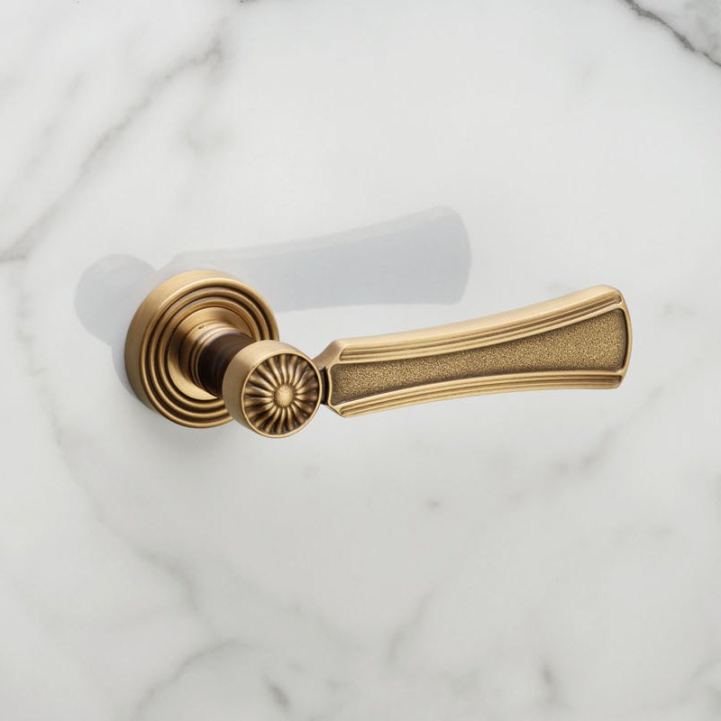 head-daisy-door-handle Ιταλικό Vintage Πόμολο Daisy French gold με ροζέτα 043 - Image 1