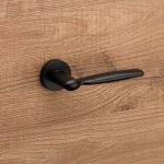 Ιταλικό πόμολο Sping Zincral με ροζέτα σε Μάυρο Ματ 136 - Image 2