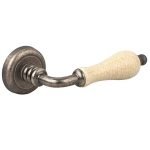 Roline Κ315 Πόμολο Εξώπορτας Φιξ Δεξί από Ορείχαλκο & Πορσελάνη Old Silver-Κρακελέ Φ50x129mm