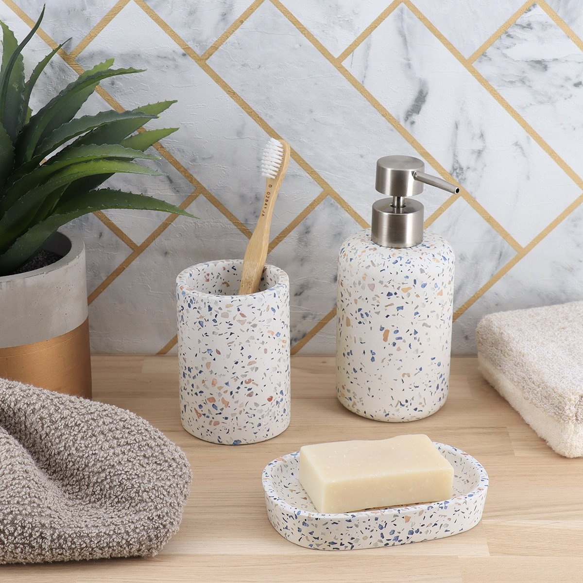 64166672 Σετ 3 τεμάχια αξεσουάρ μπάνιου polyresin Eurocasa - Image 1