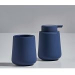Επιτραπέζιο Dispenser σαπουνιού Nova One από πορσελάνη Royal Blue - 330186 By Zone Denmark