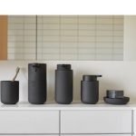 Dispenser σαπουνιού Ume από πορσελάνη Black 250ml - 330393 By Zone Denmark - Image 4