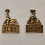 Μεταλλική Ένδειξη WC Σετ Άνδρα – Γυναίκα Αντικέ 9×13cm