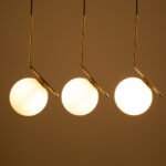 GLOBOSTAR® MONROE 00955 Μοντέρνο Κρεμαστό Φωτιστικό Οροφής με Ντουί 3 x E27 AC 220-240V IP20 - Χρυσό & Λευκό - Μ74 x Π25 x Υ50cm - Image 3