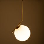 GLOBOSTAR® MONROE 00956 Μοντέρνο Κρεμαστό Φωτιστικό Οροφής με Ντουί 1 x E27 AC 220-240V IP20 - Χρυσό & Λευκό - Μ30 x Π30 x Υ75cm - Image 3