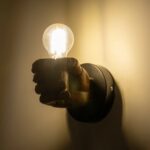 GLOBOSTAR® FIST 01138 Μοντέρνο Φωτιστικό Τοίχου - Απλίκα με Ντουί 1 x E27 AC 220-240V IP20 - Καφέ - Μ15 x Π12 x Υ12cm - Image 3