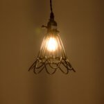 GLOBOSTAR® FLOWERON 01180 Vintage Κρεμαστό Φωτιστικό Οροφής με Ντουί 1 x E27 AC 220-240V IP20 - Χάλκινο & Μπρούτζινο - Μ10 x Π10 x Υ20cm - Image 3