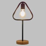 GLOBOSTAR® HONOR TRIANGLE 01436 Μοντέρνο Επιτραπέζιο Φωτιστικό Πορτατίφ με Ντουί 1 x E27 AC 220-240V IP20 - Μαύρο & Μπεζ - M20 x Π20 x Υ40cm - Image 2