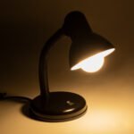 GLOBOSTAR® STUDENT 01530 Μοντέρνο Επιτραπέζιο Φωτιστικό Πορτατίφ με Ντουί 1 x E27 AC 220-240V IP20 - Μαύρο - Μ12 x Π12 x Υ32cm - Image 3