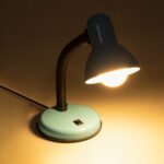 GLOBOSTAR® STUDENT 01532 Μοντέρνο Επιτραπέζιο Φωτιστικό Πορτατίφ με Ντουί 1 x E27 AC 220-240V IP20 - Γαλάζιο & Μαύρο - Μ12 x Π12 x Υ32cm - Image 3