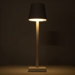 GLOBOSTAR® NEGA 60474 Μοντέρνο Επιτραπέζιο Φωτιστικό LED 2.2W 154lm 360° DC 5V με USB με Επαναφορτιζόμενη Μπαταρία Li-ion 3.7V 4000mAh IP20 Θερμό Λευκό 2700K με Αφή Dimmable - Lumileds SMD Chip - Λευκό - Μ10 x Π10 x Υ39cm - 2 Χρόνια Εγγύηση - Image 4