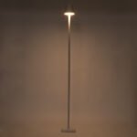 GLOBOSTAR® NEGA 60478 Μοντέρνο Επιδαπέδιο Φωτιστικό LED 2.2W 154lm 360° DC 5V με USB 2.0 με Επαναφορτιζόμενη Μπαταρία Li-ion 3.7V 4000mAh IP44 Θερμό Λευκό 2700K με Αφή Dimmable - Lumileds SMD Chip - Λευκό - Μ10 x Π10 x Υ135cm - 2 Χρόνια Εγγύηση - Image 4