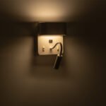 GLOBOSTAR® IBIS 61368 Μοντέρνο Φωτιστικό Τοίχου - Απλίκα Ξενοδοχείου Reading Light με Φορτιστή USB 3A LED 10W 1100lm 36° & 360° AC 220-240V IP20 Φυσικό Λευκό 4500K - Bridgelux COB Chip & TÜV SÜD Driver - Λευκό Ματ - Μ10 x Π6.1 x Υ18cm - 3 Χρόνια Εγγύηση - Image 12