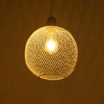 GLOBOSTAR® WIRE 203-0005 Μοντέρνο Κρεμαστό Φωτιστικό Οροφής με Ντουί 1 x E27 AC 220-240V IP20 - Λευκό & Χρυσό - Μ25 x Π25 x Υ30cm - Image 3