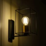 GLOBOSTAR® CYRA 203-0012 Μοντέρνο Φωτιστικό Τοίχου - Απλίκα με Ντουί 1 x E27 AC 220-240V IP20 - Μαύρο & Χρυσό - Μ14 x Π21 x Υ22cm - Image 3