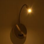GLOBOSTAR® GOOSE 61697 Μοντέρνο Φωτιστικό Τοίχου - Απλίκα Ξενοδοχείου Reading Light με Φορτιστή USB 3A LED 6W 600lm 36° & 360° AC 220-240V IP20 Θερμό Λευκό 2700K - CREE XPE & Lumileds SMD Chip - Χρυσό Βούρτσας - Μ15.5 x Π15 x Υ30.5cm - 3 Χρόνια Εγγύηση - Image 8