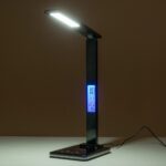 GLOBOSTAR® ZENTIME 76564 Μοντέρνο Επιτραπέζιο Φωτιστικό Γραφείου με Ασύρματη Φόρτιση 10W 2A & Ψηφιακό Ρολόι LED 3.5W 350lm 120° DC 5V με USB-C IP20 Ρυθμιζόμενο Λευκό CCT με Αφή 2700K/4500K/6000K Dimmable - Sanan SMD Chip - Μαύρο - Μ18 x Π12 x Υ40cm - 2 Χρόνια Εγγύηση - Image 15