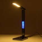 GLOBOSTAR® ZENTIME 76564 Μοντέρνο Επιτραπέζιο Φωτιστικό Γραφείου με Ασύρματη Φόρτιση 10W 2A & Ψηφιακό Ρολόι LED 3.5W 350lm 120° DC 5V με USB-C IP20 Ρυθμιζόμενο Λευκό CCT με Αφή 2700K/4500K/6000K Dimmable - Sanan SMD Chip - Μαύρο - Μ18 x Π12 x Υ40cm - 2 Χρόνια Εγγύηση - Image 17