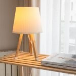 Φωτιστικό επιτραπέζιο ξύλινο - πλαστικό χρώμα μπεζ Ø18x34εκ. - Image 4