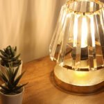 GLOBOSTAR® GLASSY 204-0064 Μοντέρνο Επιτραπέζιο Φωτιστικό Πορτατίφ με Ντουί 1 x E27 AC 220-240V IP20 - Χρυσό & Διάφανο - Μ15 x Π15 x Υ25cm - Image 2