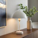 GLOBOSTAR® GAZETA 203-0301 Μοντέρνο Επιτραπέζιο Φωτιστικό Πορτατίφ με Ντουί 1 x E27 AC 220-240V IP20 - Λευκό  - Μ25 x Π25 x Υ39cm - Image 5