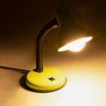 GLOBOSTAR® STUDENT 01533 Μοντέρνο Επιτραπέζιο Φωτιστικό Πορτατίφ με Ντουί 1 x E27 AC 220-240V IP20 - Πράσινο & Μαύρο - Μ12 x Π12 x Υ32cm - Image 2