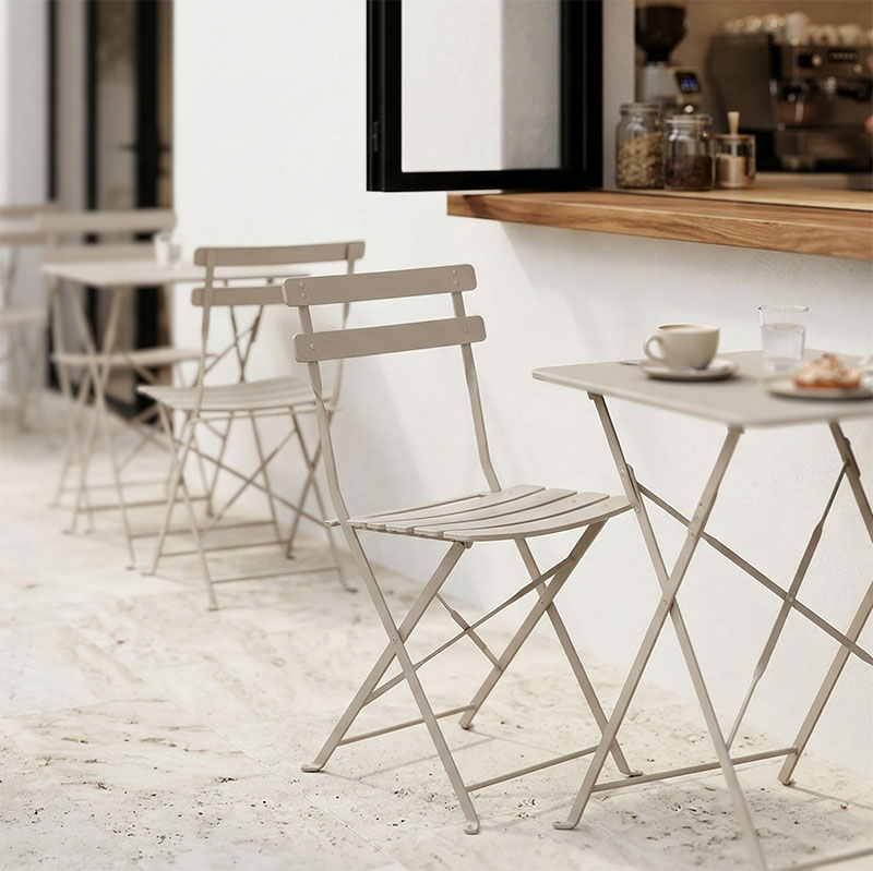 400-000010 Καρέκλα Bistro pakoworld μεταλλική αναδιπλούμενη σε σαμπανί 42x46x82εκ - Image 1